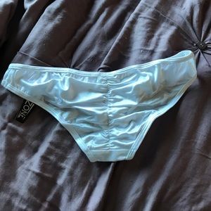 White Scrunch Back Bottoms⭐️